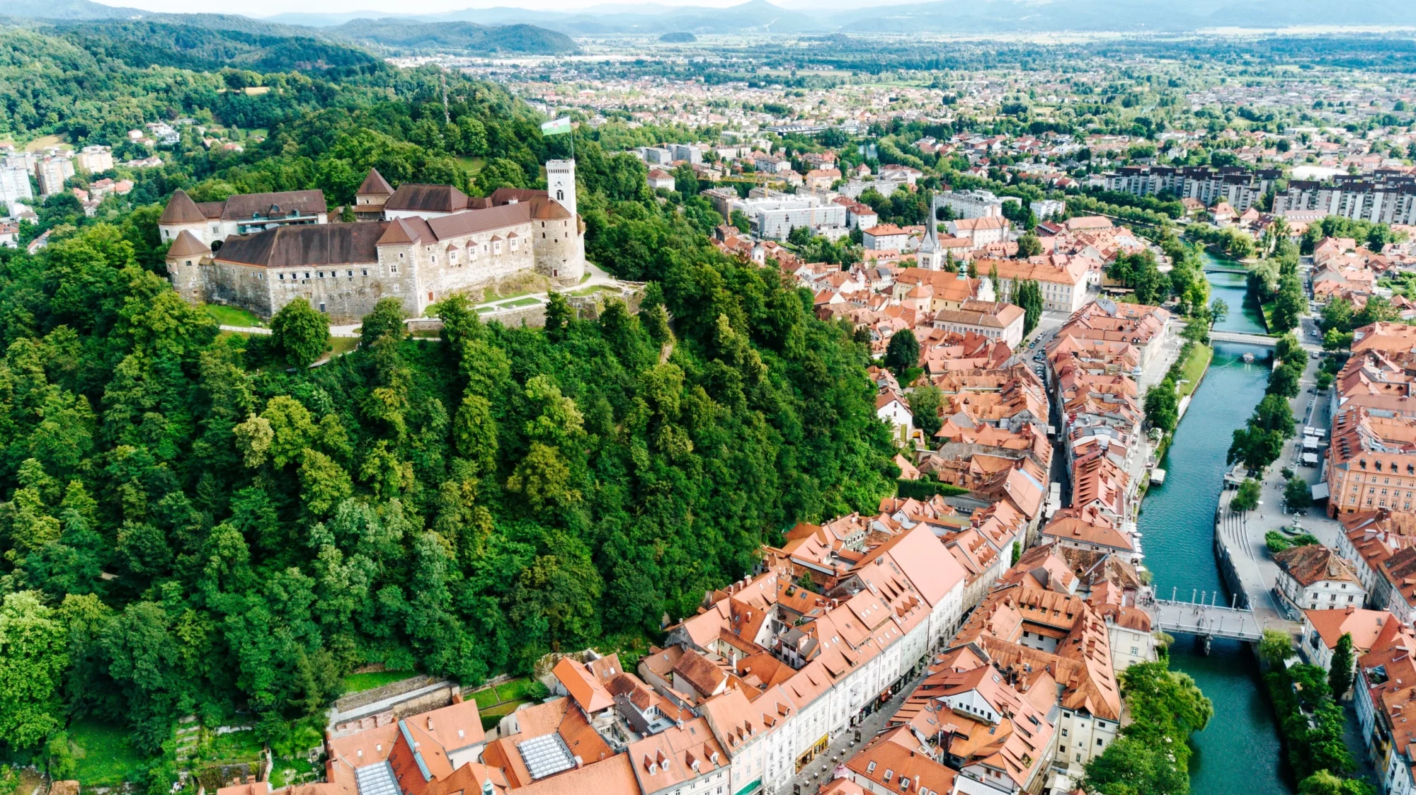 Ljubljana ja linna skaalattuna